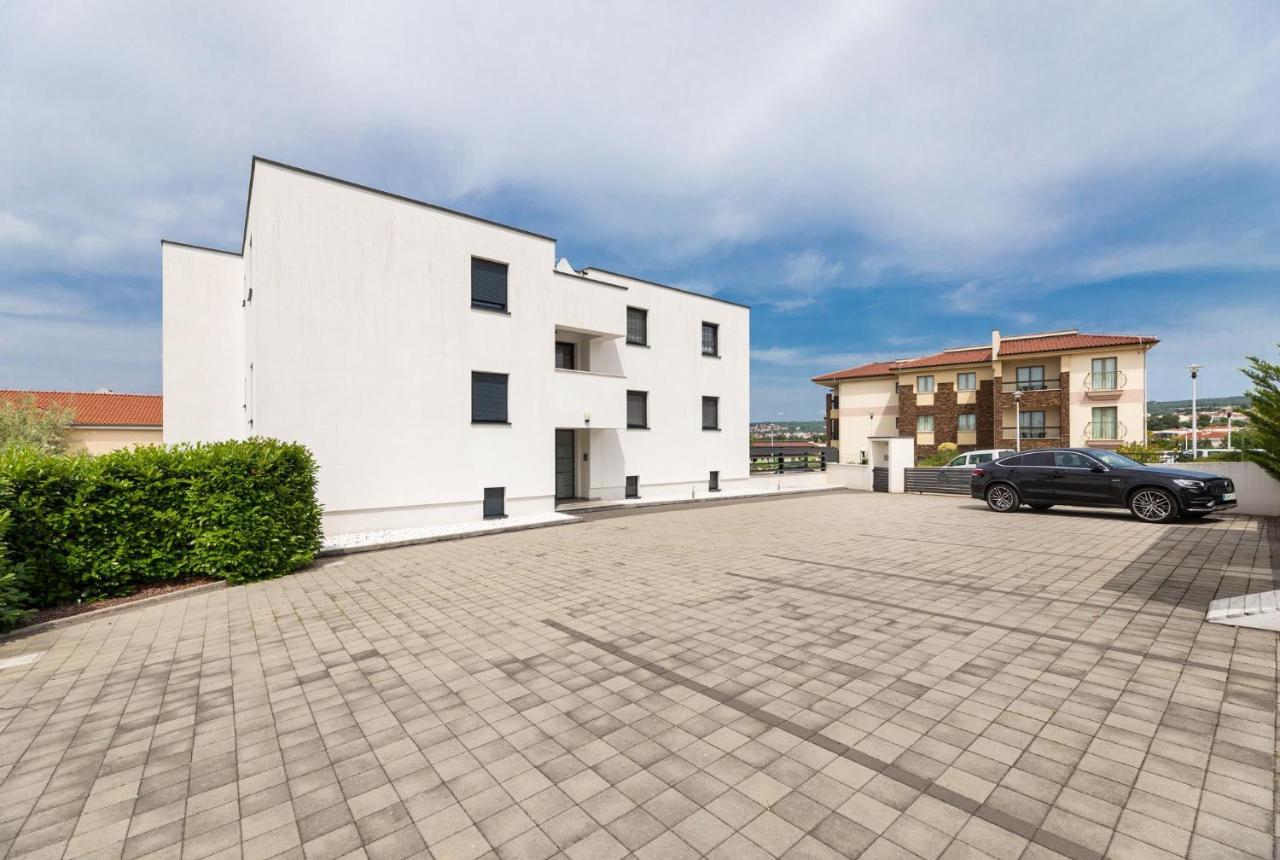 Casa Bella Apartment Малинска Екстериор снимка